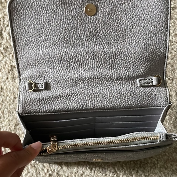 BCBG clutch - Picture 3 of 3